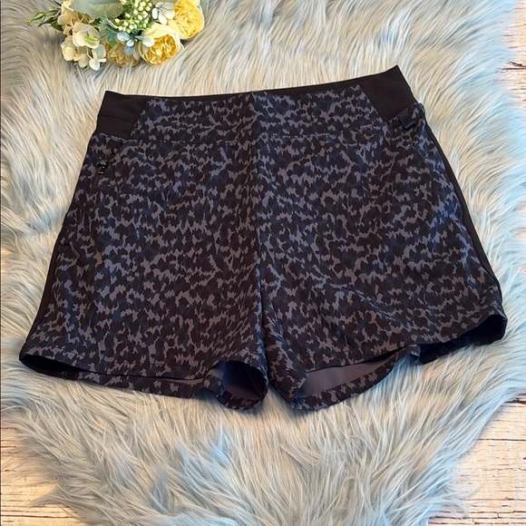 Athleta Brooklyn Printed Shorts sz 2 - Picture 1 of 8